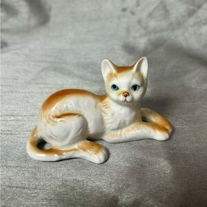 Vintage 1980's Enesco Cat Figurine White with orange blue eyes Hand Painted